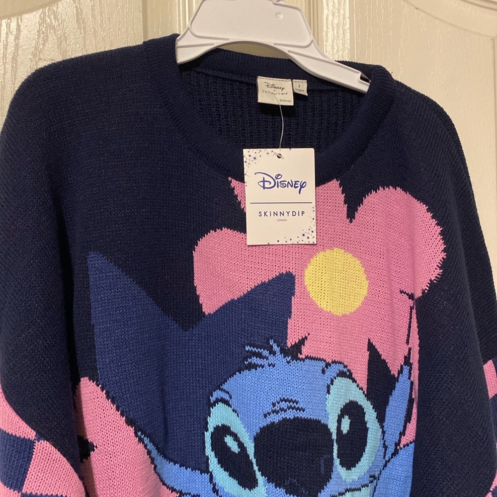 I’m selling this new sweater